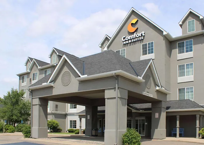Comfort Inn & Suites St Paul Northeast
