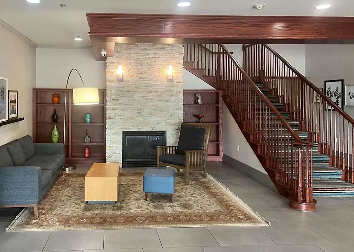 Comfort Inn & Suites St Paul Northeast