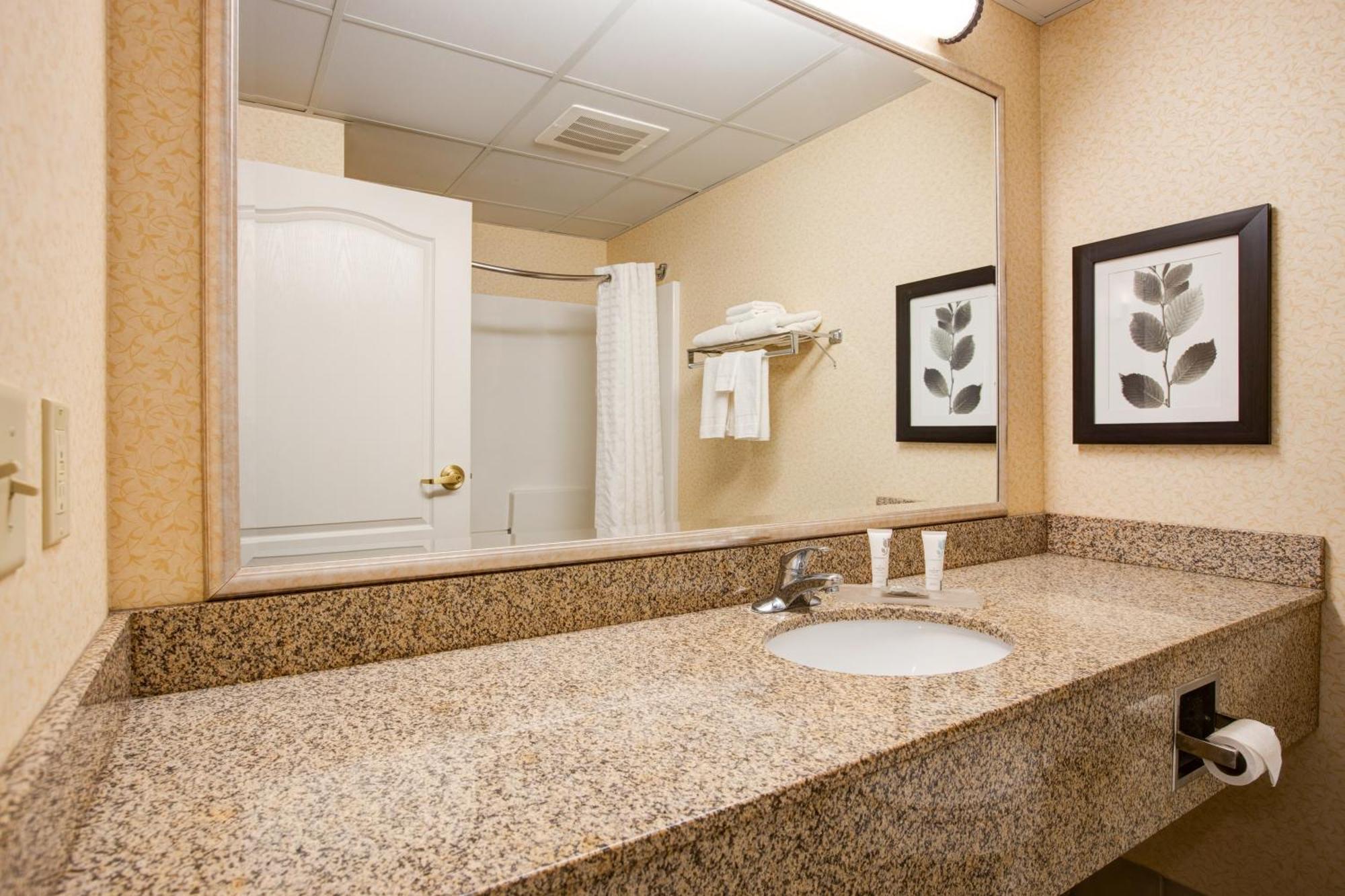 Comfort & St Paul Northeast Hotel